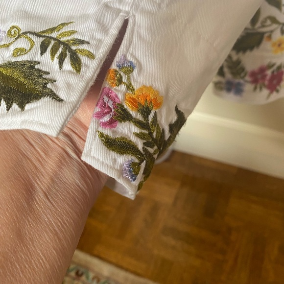 VINTAGE 100% COTTON WHITE FLORAL EMBROIDERED, LINED JACKET. - Picture 8 of 15